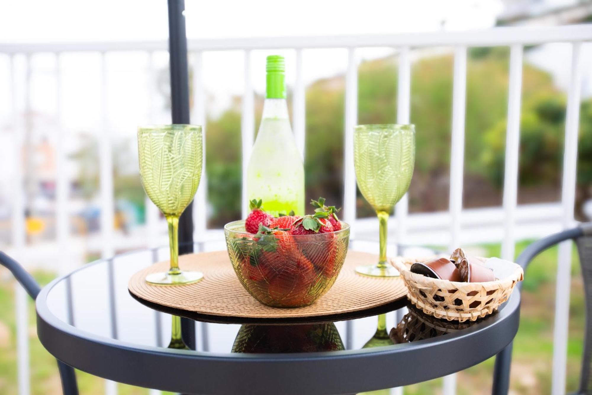 Boutique Rooms Playa Burriana Nerja Kültér fotó