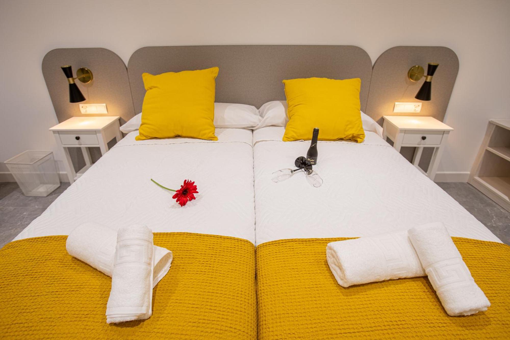 Boutique Rooms Playa Burriana Nerja Kültér fotó