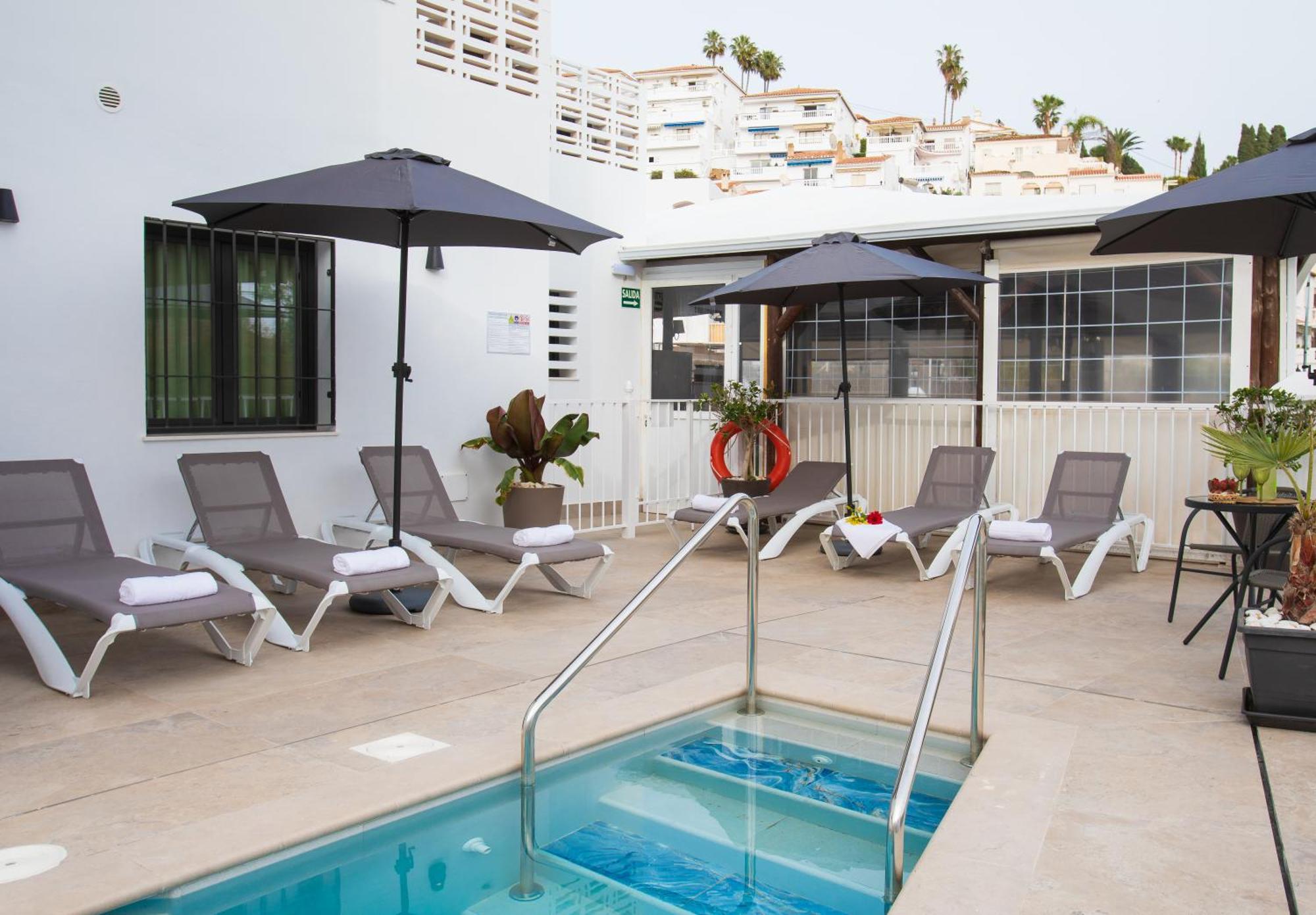 Boutique Rooms Playa Burriana Nerja Kültér fotó