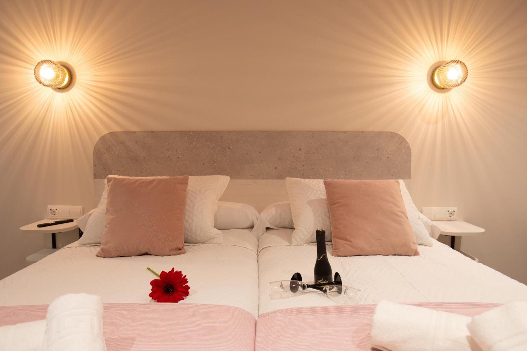 Boutique Rooms Playa Burriana Nerja Kültér fotó